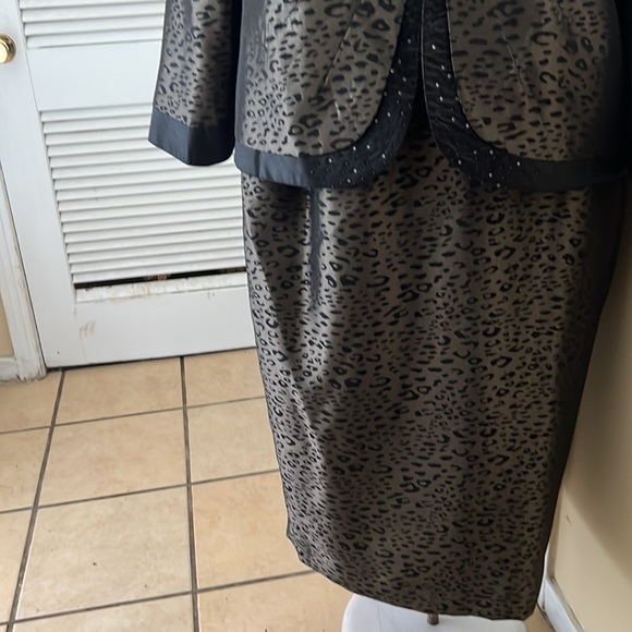 Mia Suits Collection Suit - Picture 7 of 10